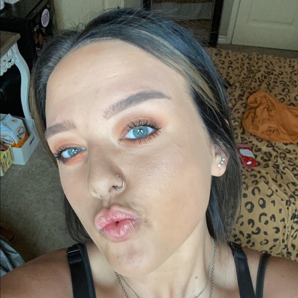 Meet your Posher, Madison - Picture 2 of 10